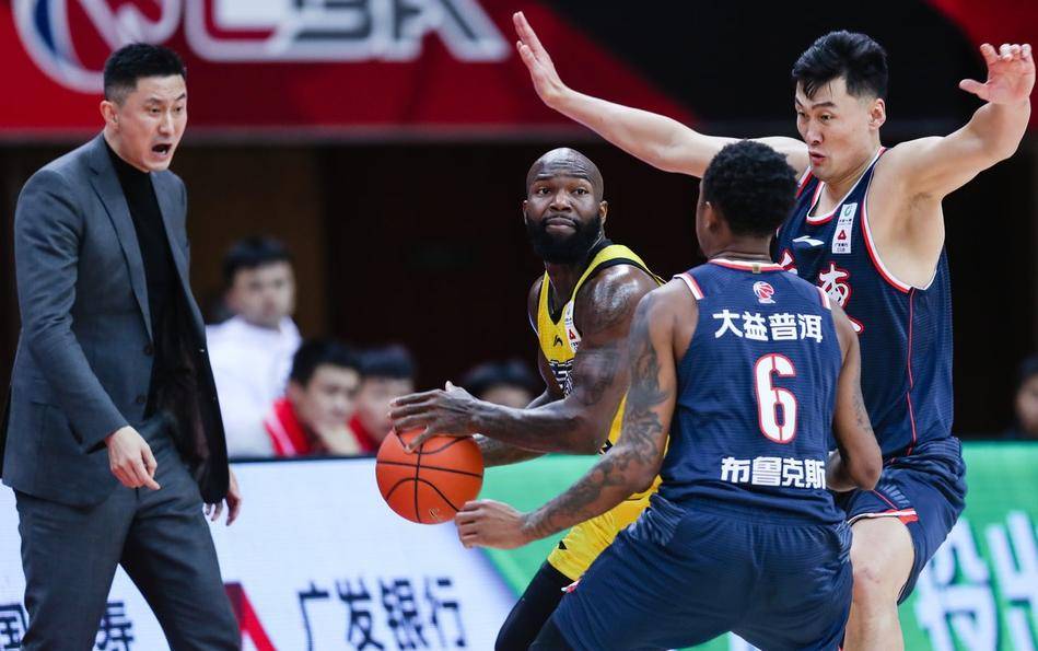 里尔训练开放日；国际比赛日伤情更新引欢呼；CBA季后赛在即；控场能力受关注的简单介绍