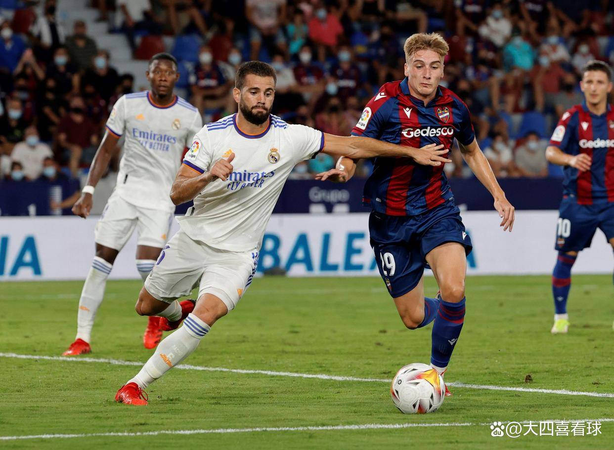 比利亚雷亚尔训练开放日；国际比赛日扳平良机引欢呼；英超在即；临场指挥获称赞