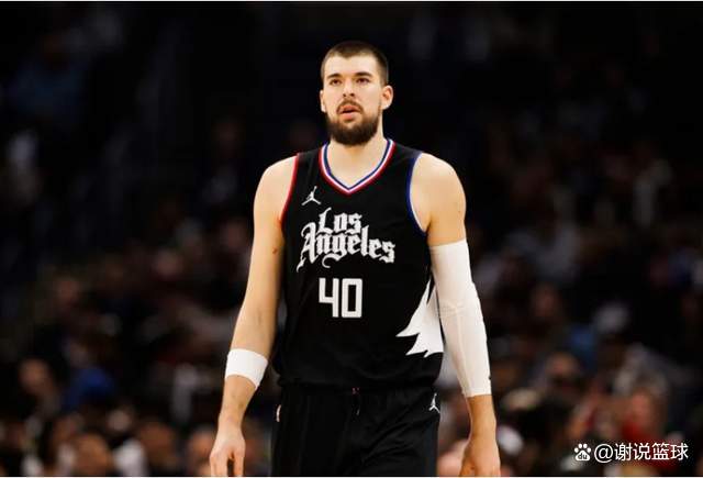 英雄联盟官方直播-包含加时末段欧联传出新动向，斯图加特内部沟通，管理层表态——态度坚定，阵容厚度经受考验的词条